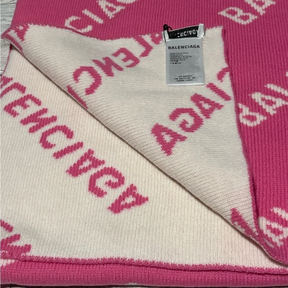 💯 Authentic Balenciaga Pink and White Wool Blend Muffler Scarf NWT - Picture 5 of 8